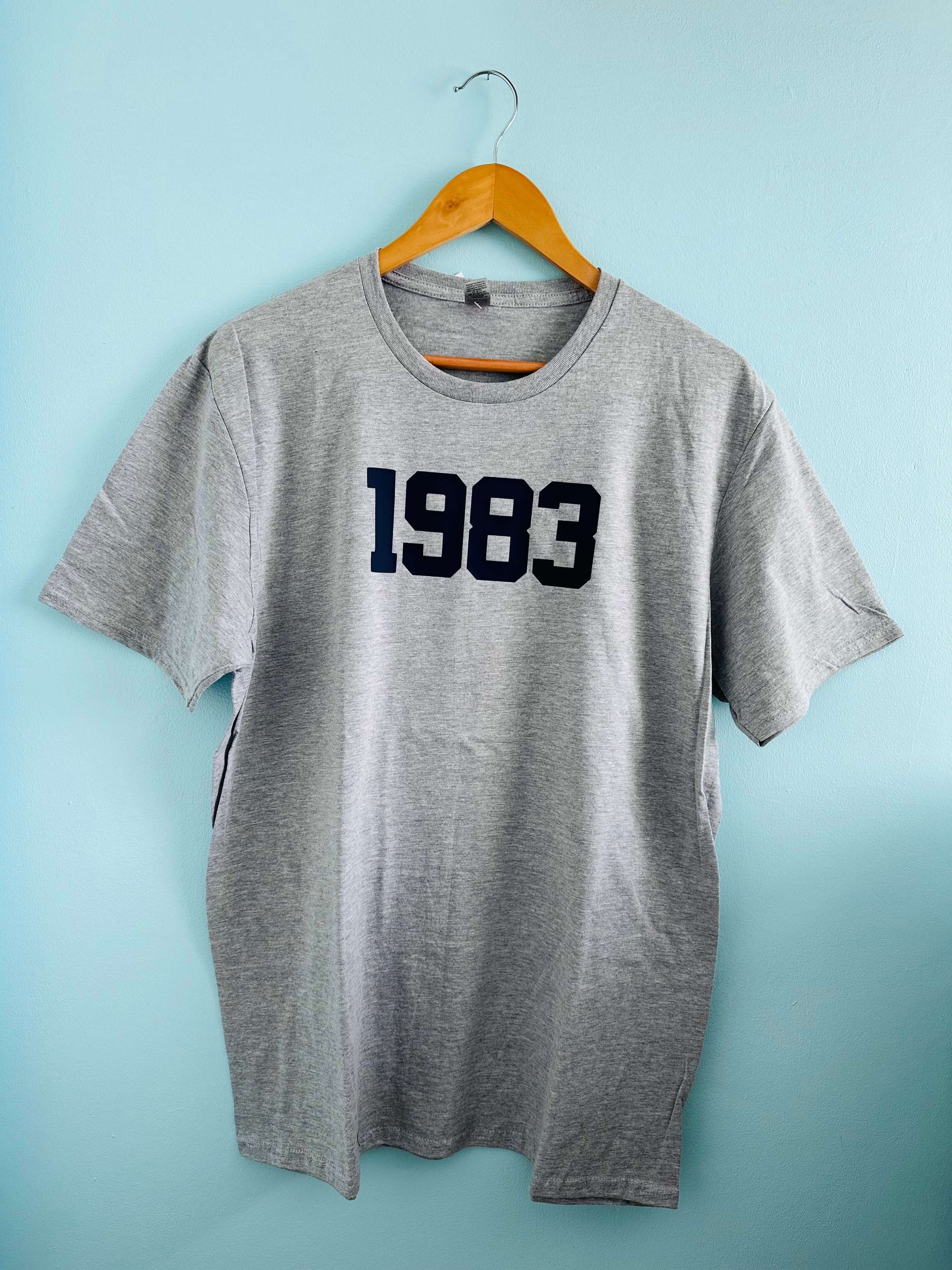 Crew neck T-shirt with Retro personalised year design